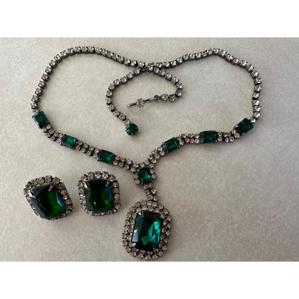 Vintage Mcm Silver Tone Emerald Green Glass Rhinestones Necklace Earrings Set
